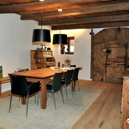 Chasa Schombrina Semesterbostad