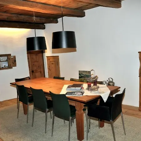 Chasa Schombrina Semesterbostad *