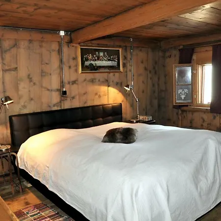 Chasa Schombrina Semesterbostad *